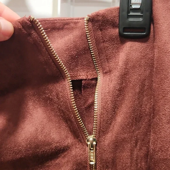 Amazon Burgundy Mini Skirt with Gold Zippers - Picture 3 of 6